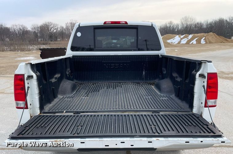 image for item LJ9568 2011 Nissan Titan SV  Crew Cab pickup truck