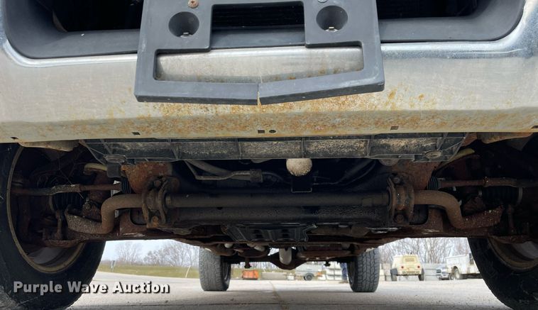 image for item LJ9568 2011 Nissan Titan SV  Crew Cab pickup truck