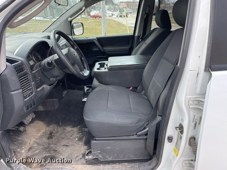 image for item LJ9568 2011 Nissan Titan SV  Crew Cab pickup truck