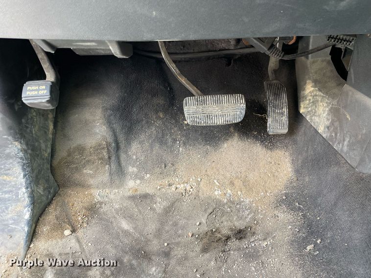 image for item LJ9568 2011 Nissan Titan SV  Crew Cab pickup truck