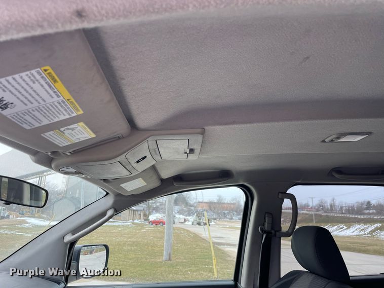 image for item LJ9568 2011 Nissan Titan SV  Crew Cab pickup truck