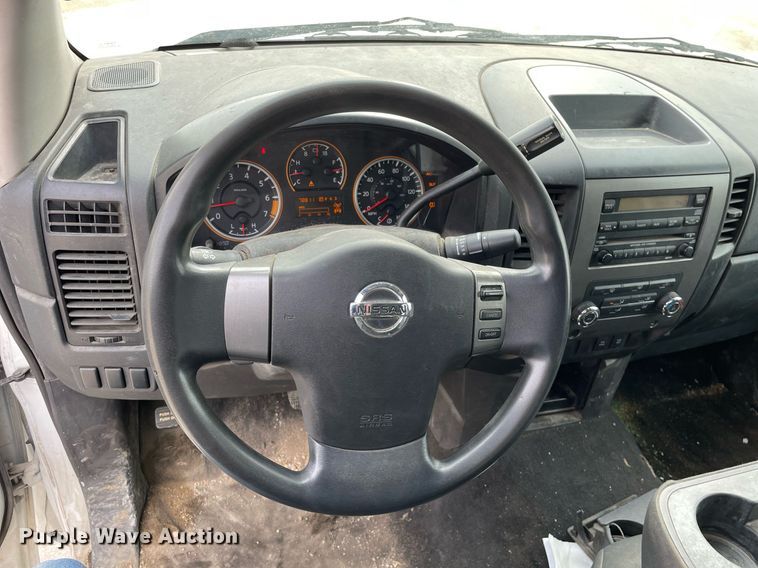 image for item LJ9568 2011 Nissan Titan SV  Crew Cab pickup truck