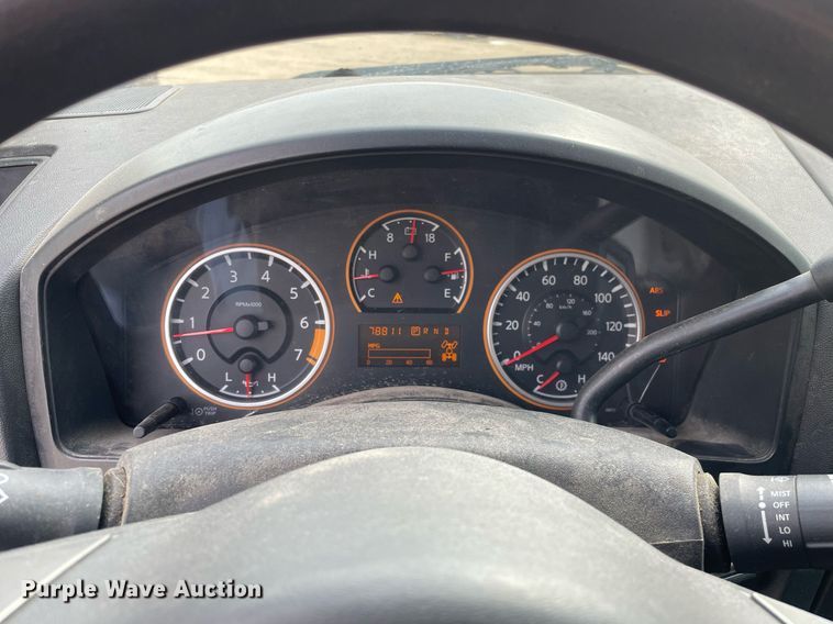 image for item LJ9568 2011 Nissan Titan SV  Crew Cab pickup truck