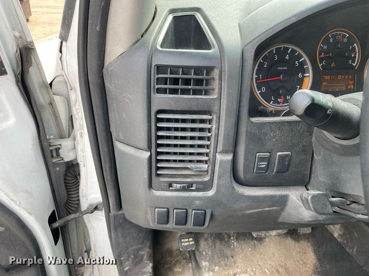 image for item LJ9568 2011 Nissan Titan SV  Crew Cab pickup truck