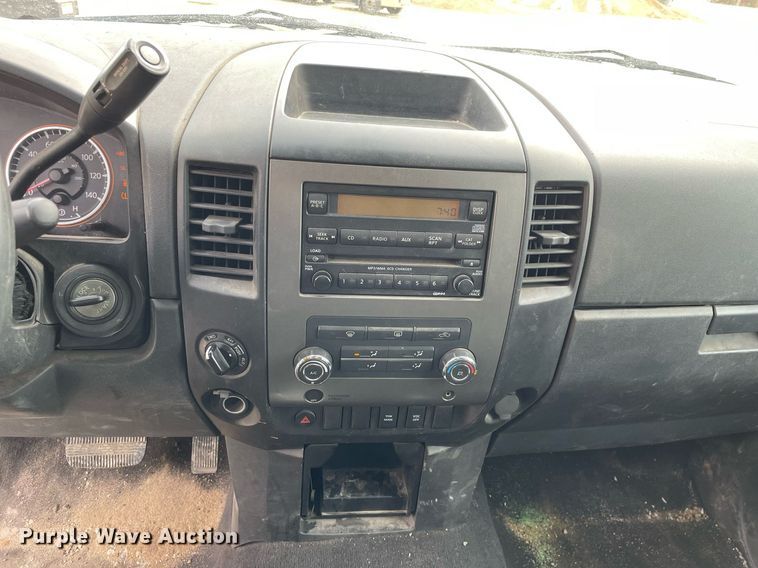 image for item LJ9568 2011 Nissan Titan SV  Crew Cab pickup truck