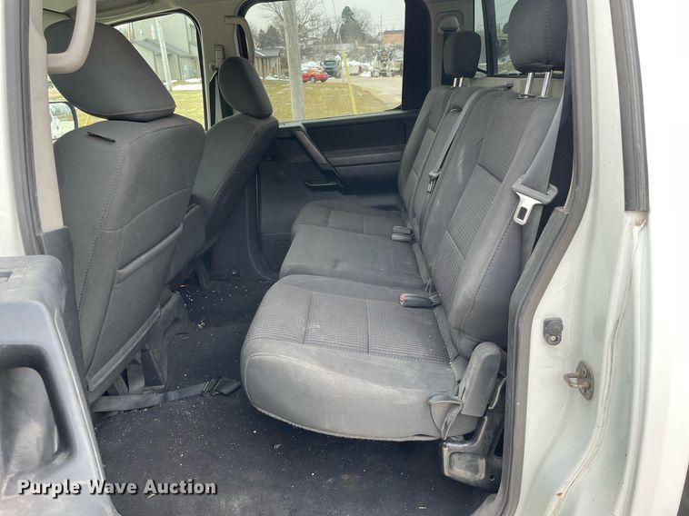 image for item LJ9568 2011 Nissan Titan SV  Crew Cab pickup truck