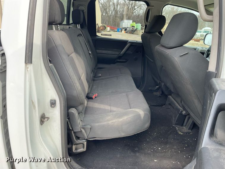 image for item LJ9568 2011 Nissan Titan SV  Crew Cab pickup truck