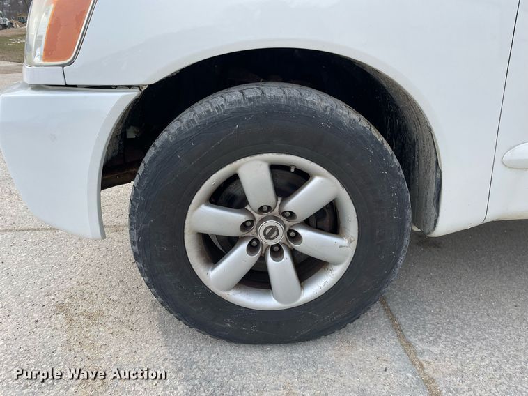 image for item LJ9568 2011 Nissan Titan SV  Crew Cab pickup truck