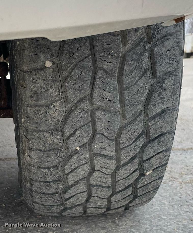 image for item LJ9568 2011 Nissan Titan SV  Crew Cab pickup truck