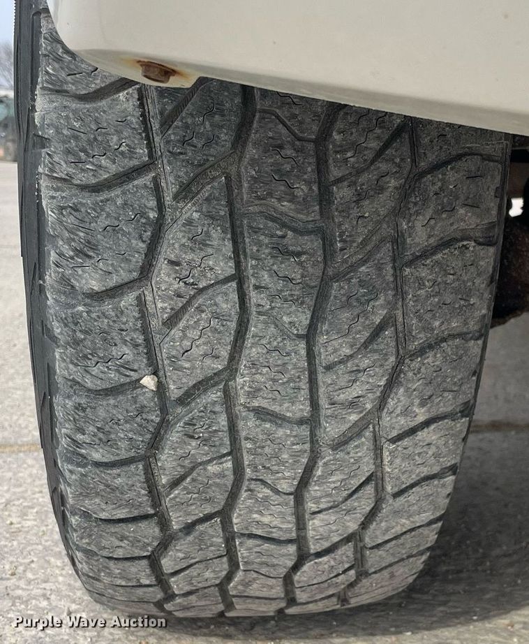 image for item LJ9568 2011 Nissan Titan SV  Crew Cab pickup truck