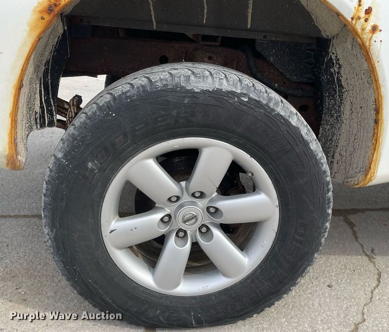 image for item LJ9568 2011 Nissan Titan SV  Crew Cab pickup truck