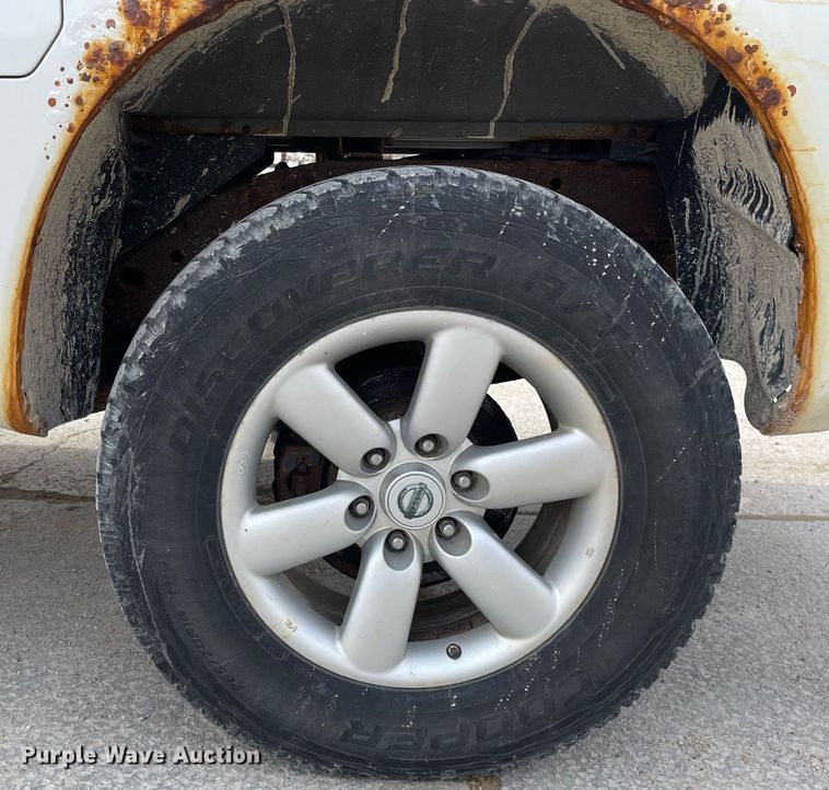 image for item LJ9568 2011 Nissan Titan SV  Crew Cab pickup truck