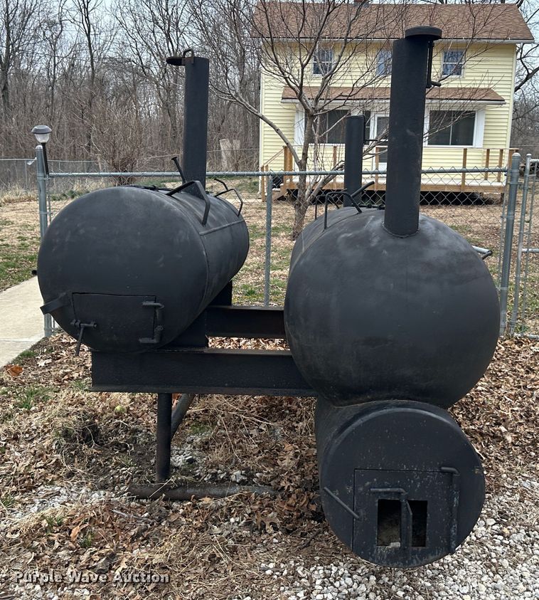 image for item LN9124 Grill/smoker