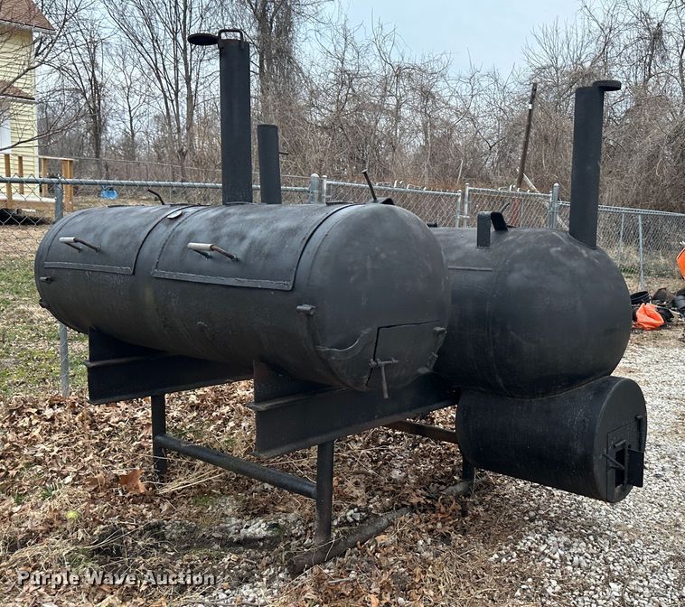 image for item LN9124 Grill/smoker