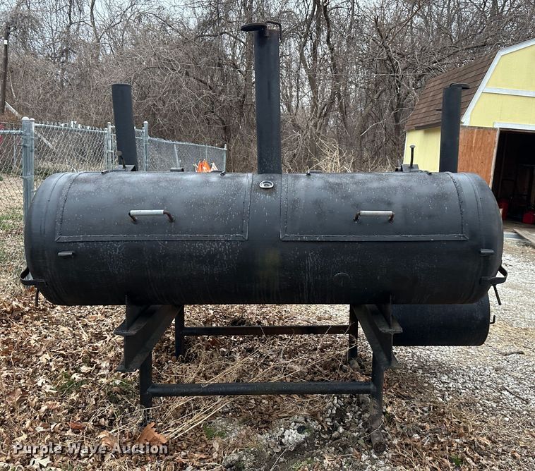 image for item LN9124 Grill/smoker