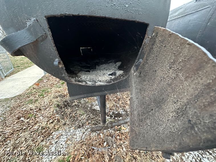 image for item LN9124 Grill/smoker