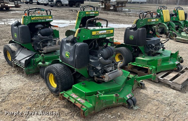 image for item LN9156 (4) John Deere 652E ZTR lawn mowers