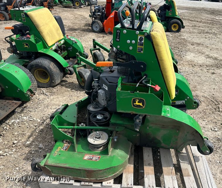 image for item LN9156 (4) John Deere 652E ZTR lawn mowers
