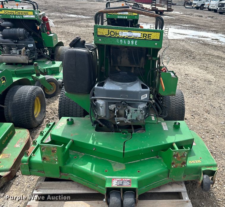 image for item LN9156 (4) John Deere 652E ZTR lawn mowers