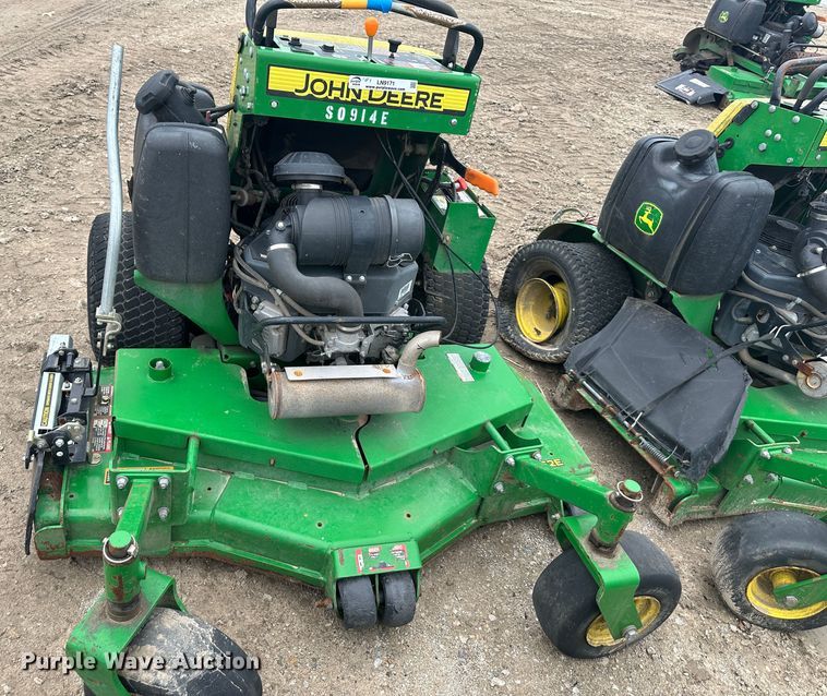 image for item LN9171 (4) John Deere 652E ZTR lawn mowers