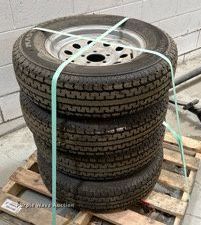 image for item LN9369 (4) Mastertrack UN203 tires