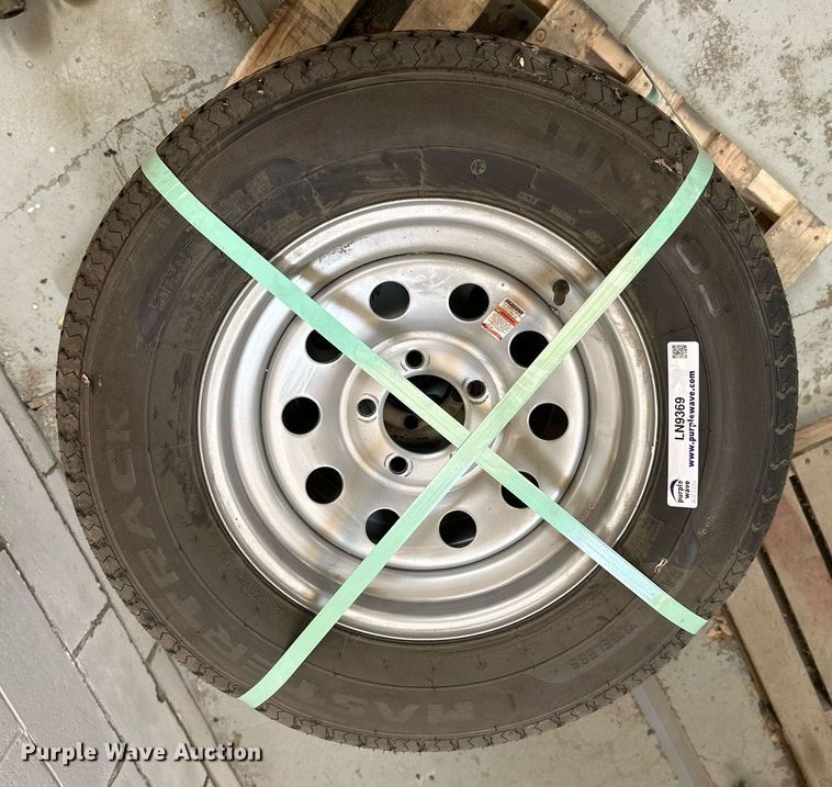 image for item LN9369 (4) Mastertrack UN203 tires