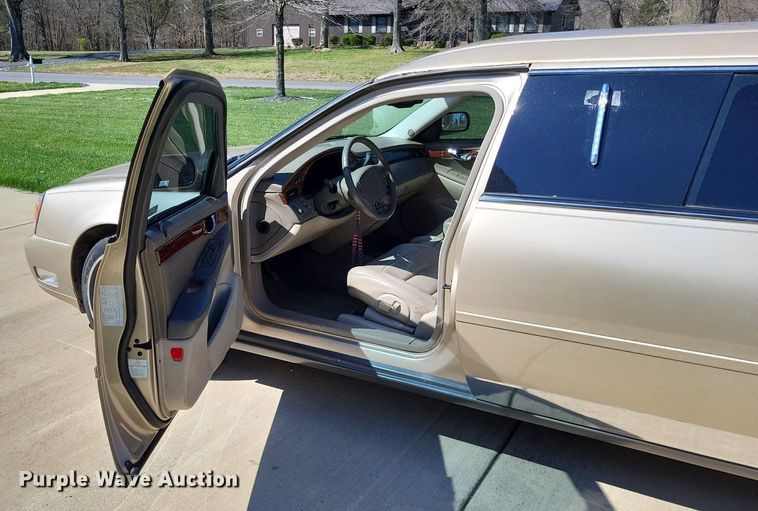 image for item LR9205 2002 Cadillac Krystal Koach  limousine