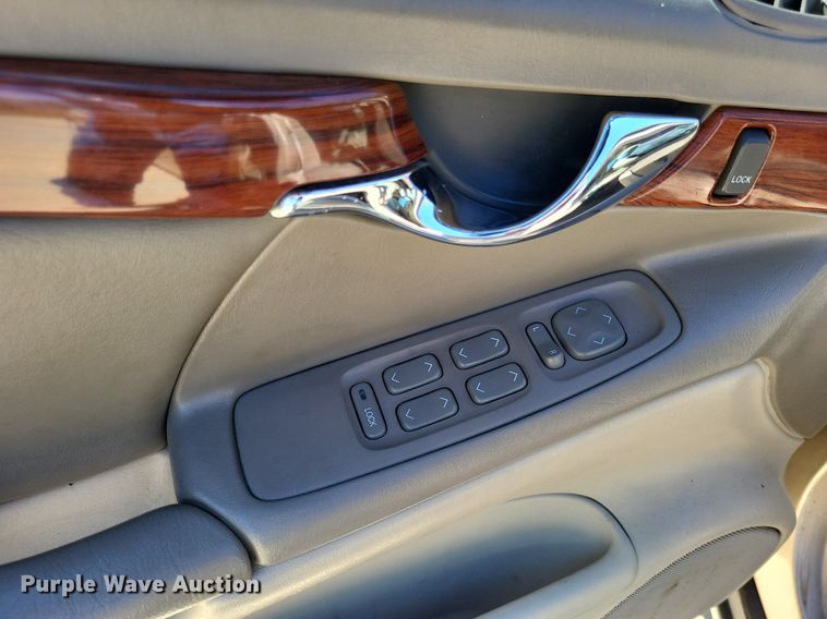 image for item LR9205 2002 Cadillac Krystal Koach  limousine