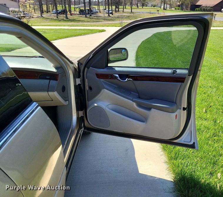 image for item LR9205 2002 Cadillac Krystal Koach  limousine