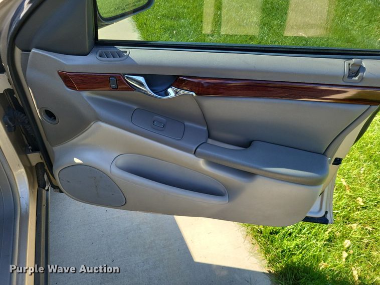 image for item LR9205 2002 Cadillac Krystal Koach  limousine