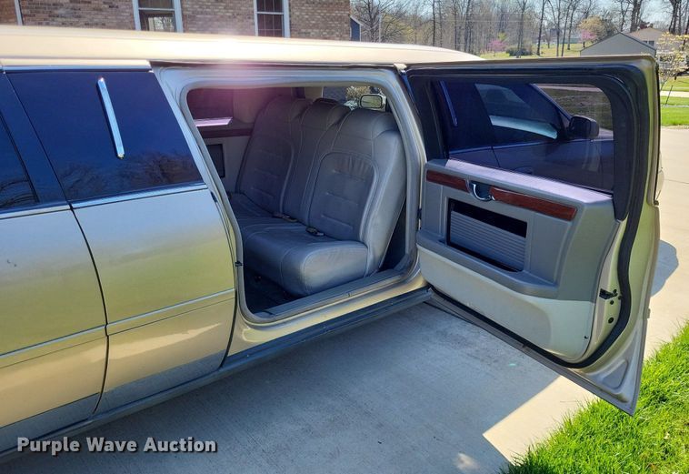 image for item LR9205 2002 Cadillac Krystal Koach  limousine