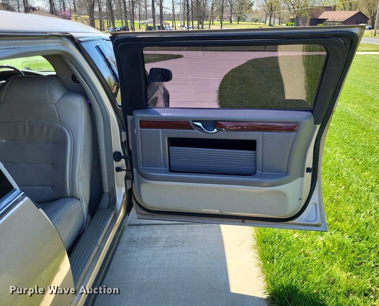 image for item LR9205 2002 Cadillac Krystal Koach  limousine