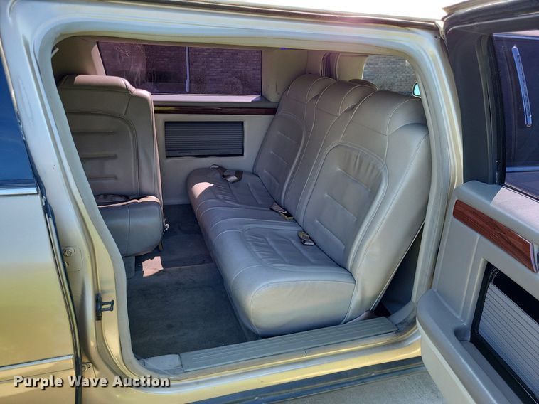 image for item LR9205 2002 Cadillac Krystal Koach  limousine