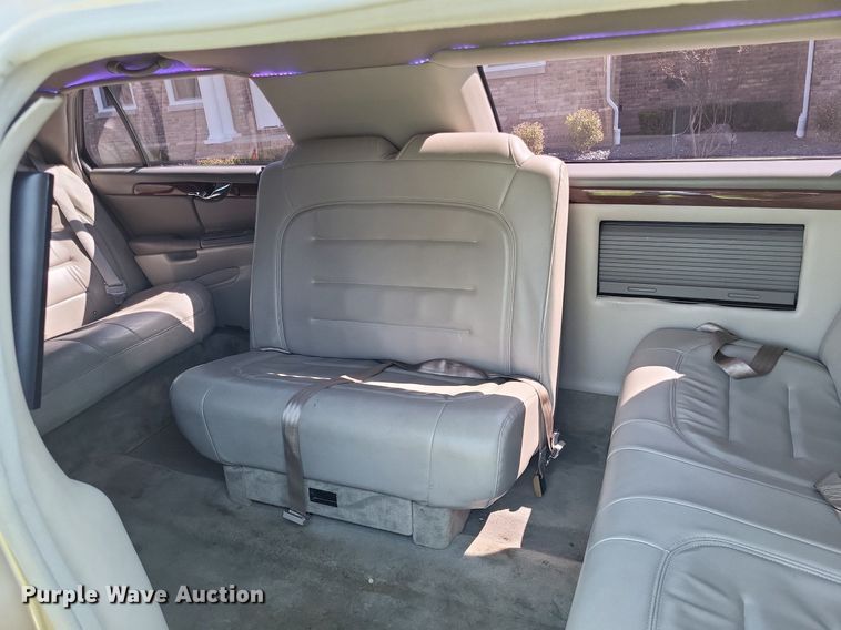 image for item LR9205 2002 Cadillac Krystal Koach  limousine