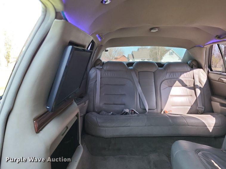 image for item LR9205 2002 Cadillac Krystal Koach  limousine