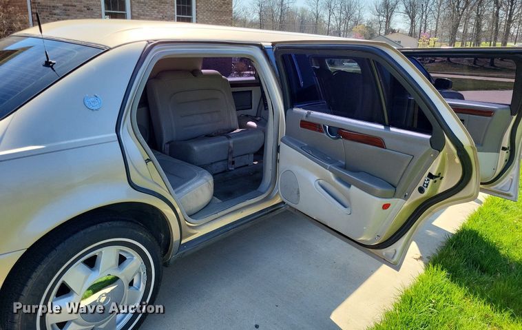 image for item LR9205 2002 Cadillac Krystal Koach  limousine