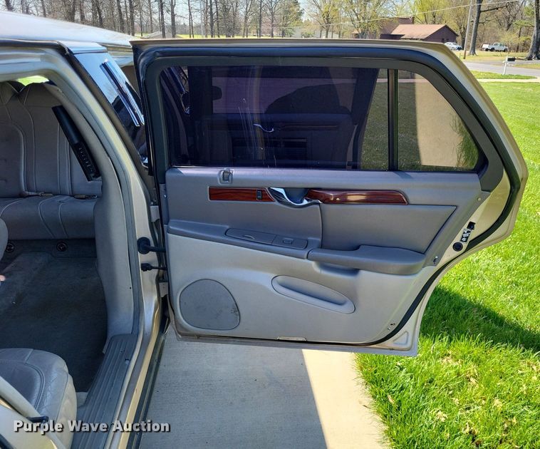 image for item LR9205 2002 Cadillac Krystal Koach  limousine