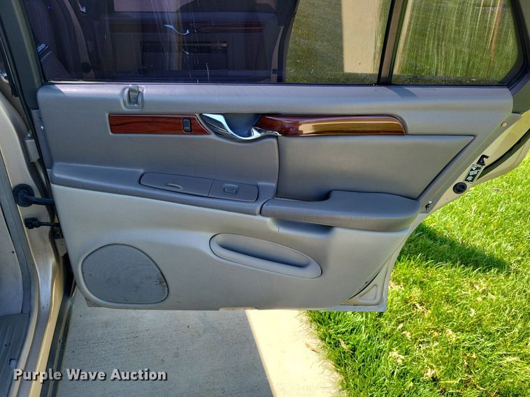 image for item LR9205 2002 Cadillac Krystal Koach  limousine