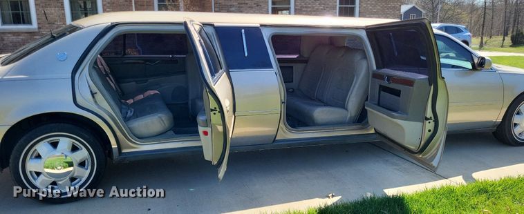 image for item LR9205 2002 Cadillac Krystal Koach  limousine