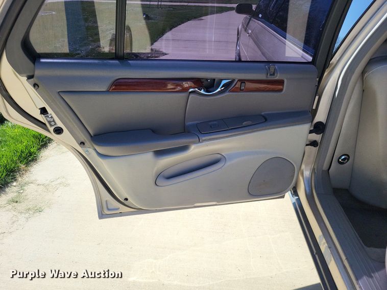 image for item LR9205 2002 Cadillac Krystal Koach  limousine