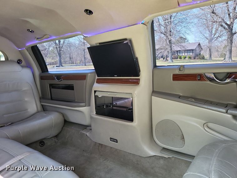 image for item LR9205 2002 Cadillac Krystal Koach  limousine