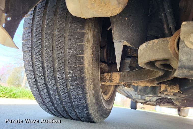 image for item LR9205 2002 Cadillac Krystal Koach  limousine