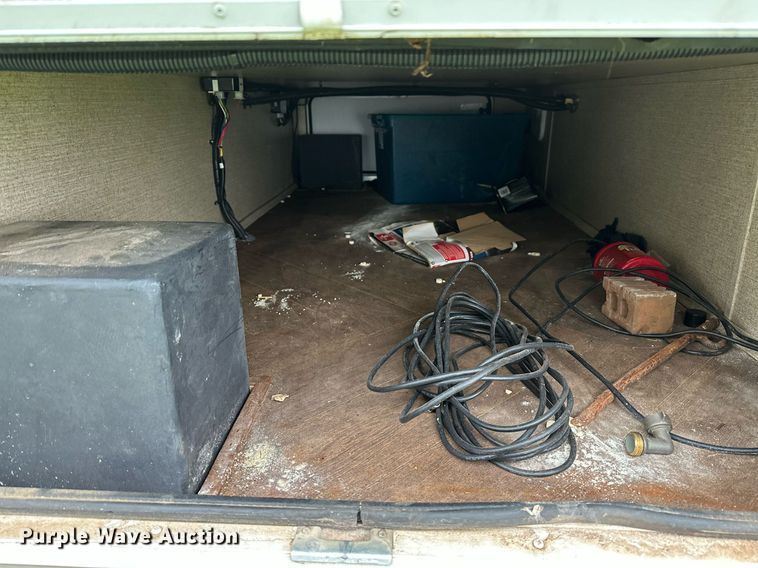 image for item LR9595 2013 Heartland Sundance M-322RES  camper