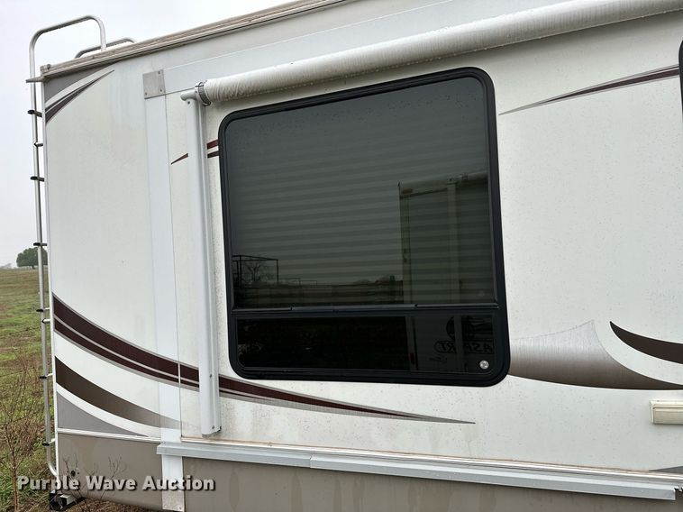 image for item LR9595 2013 Heartland Sundance M-322RES  camper