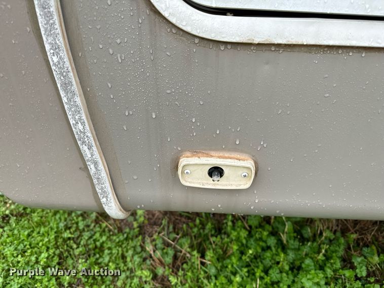 image for item LR9595 2013 Heartland Sundance M-322RES  camper