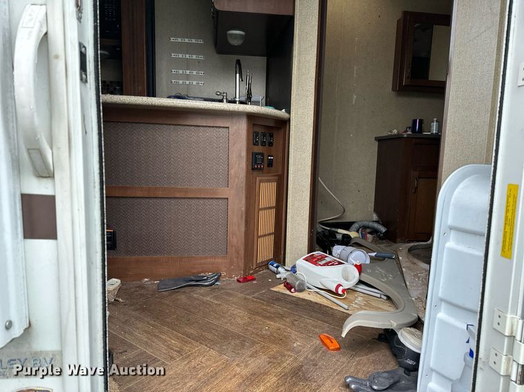 image for item LR9595 2013 Heartland Sundance M-322RES  camper