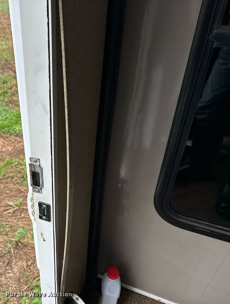 image for item LR9595 2013 Heartland Sundance M-322RES  camper