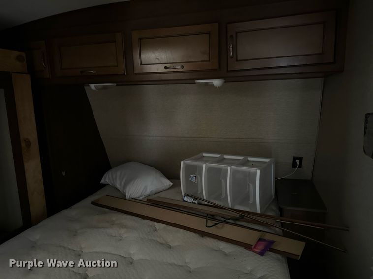 image for item LR9595 2013 Heartland Sundance M-322RES  camper