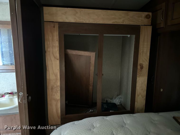 image for item LR9595 2013 Heartland Sundance M-322RES  camper