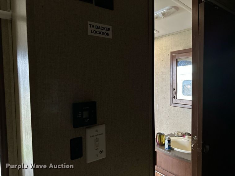 image for item LR9595 2013 Heartland Sundance M-322RES  camper